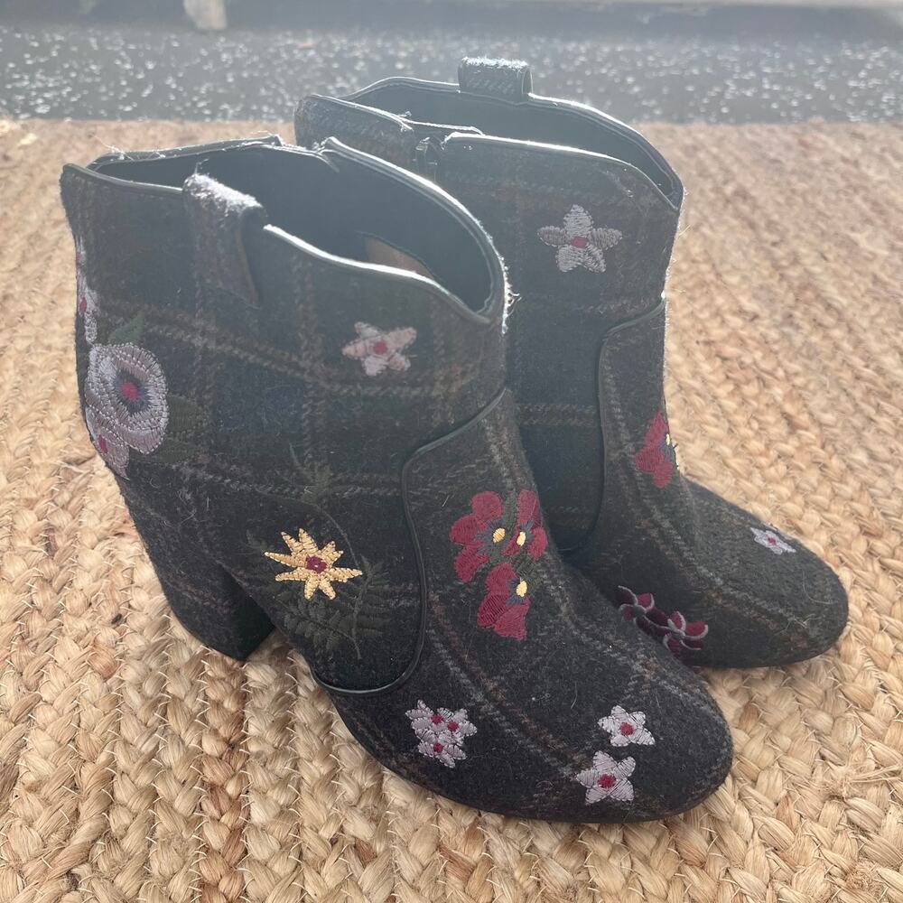 Indigo Rd Juke women’s gray boho floral ankle boot sz 8.5